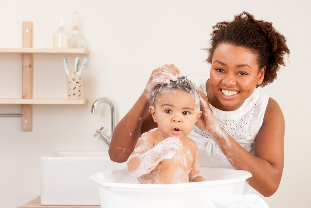 how to sponge bathe an infant
